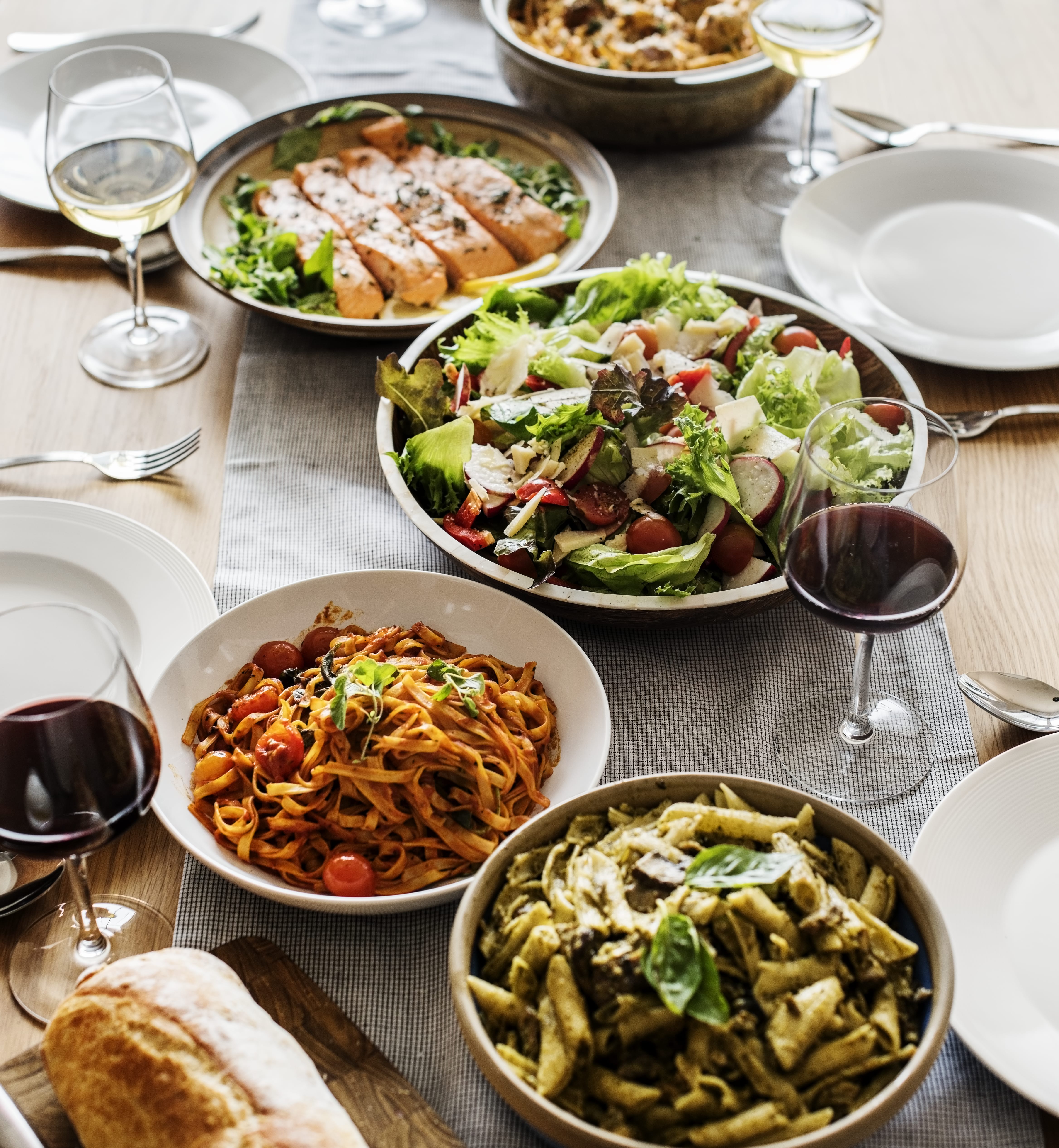closeup-italian-food-dinner
