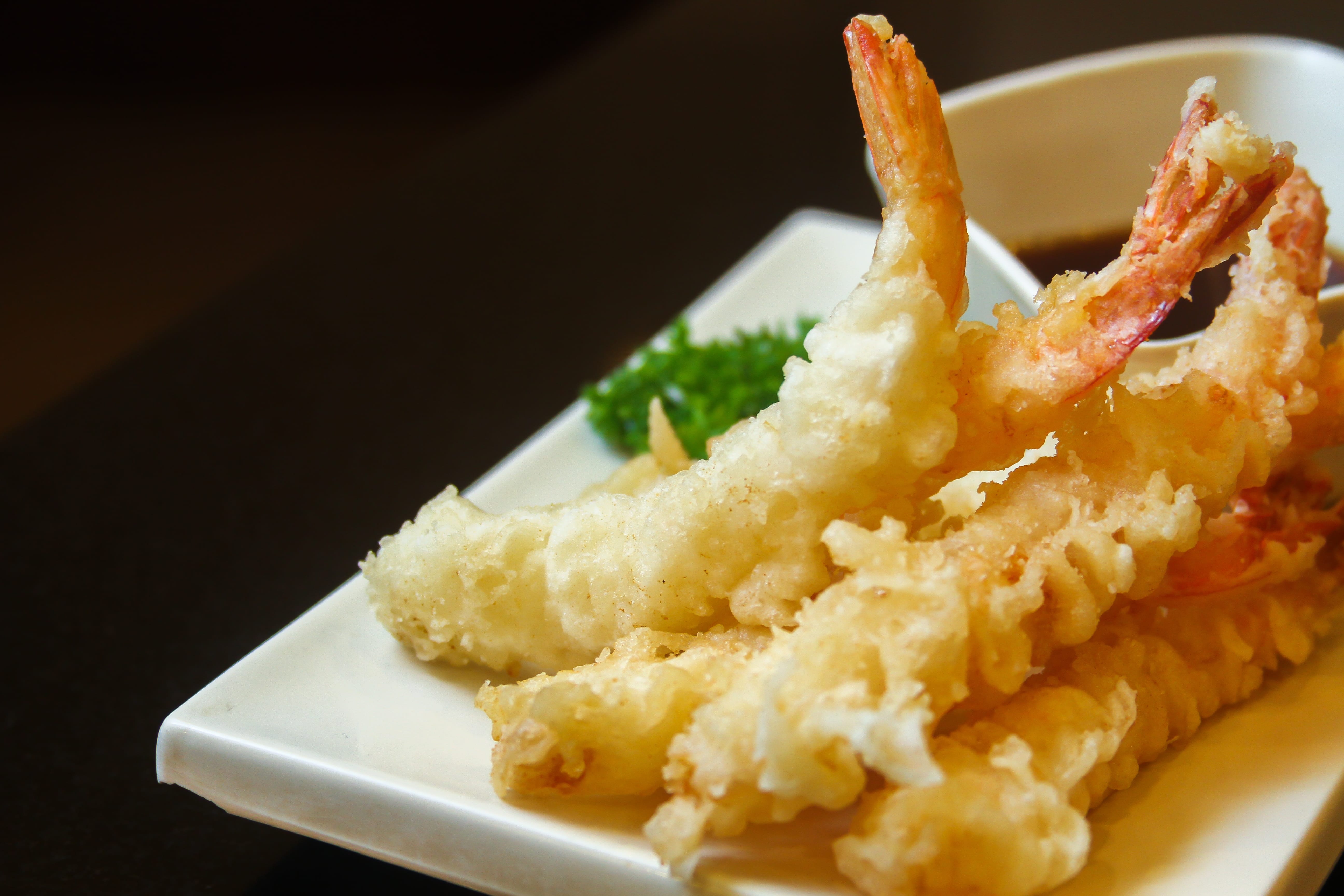 fried-shrimps-with-greens-garnish-sauce-served-white-flat-tray